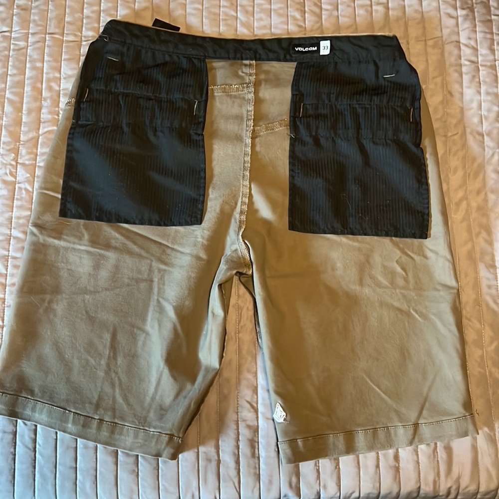 Volcom Shorts - Picture 4 of 4